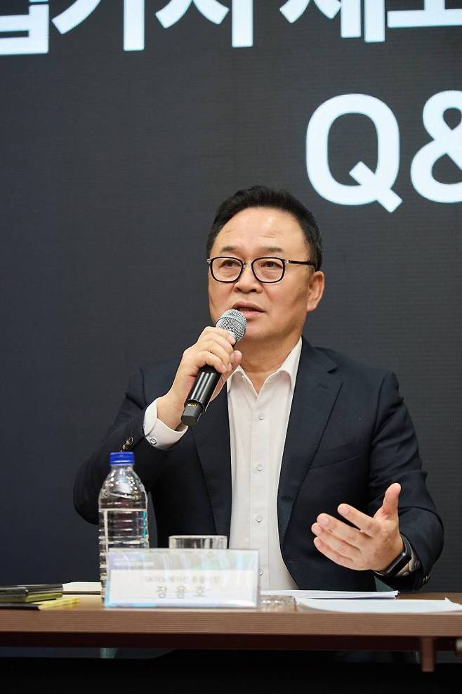 <yonhap photo-4133=""> 발언하는 장용호 SK이노베이션 총괄사장. 연합뉴스</yonhap>