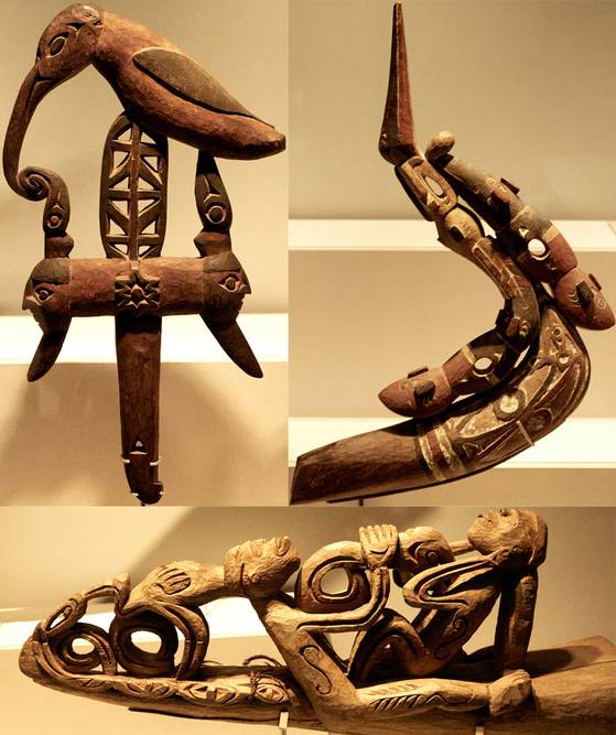 카누 장식은 물품 교환의 경쟁에서 이기기 위한 필수적인 요소였다. 왼쪽 위부터 시계방향으로 인도네시아 서파푸아주의 카누 장식, 파푸아뉴기니 산다운주 또는 인도네시아 서파푸아주에서 사용한 카누 장식, 아스맛족의 카누 뱃머리 장식 ‘치 체멘’.