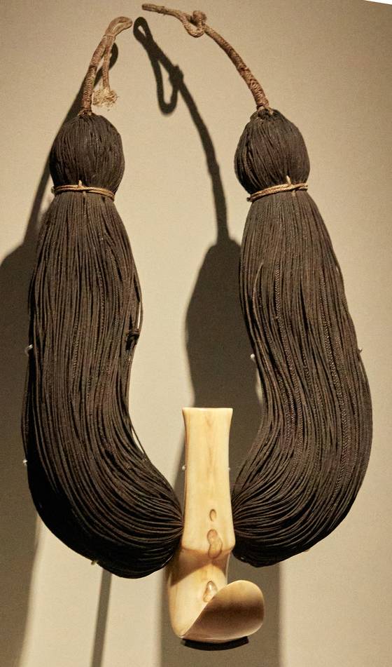 머리카락으로 만든 신성한 목걸이 ‘레이 니호 팔라오아’.