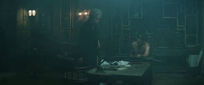 영화 <아가씨> 스틸 컷. 상반된 결말. / 넷플릭스 제공