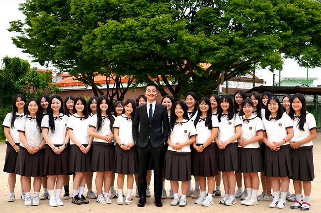 AI로 복원된 독립운동가 김세환(가운데)의 모습.(수원시 제공)