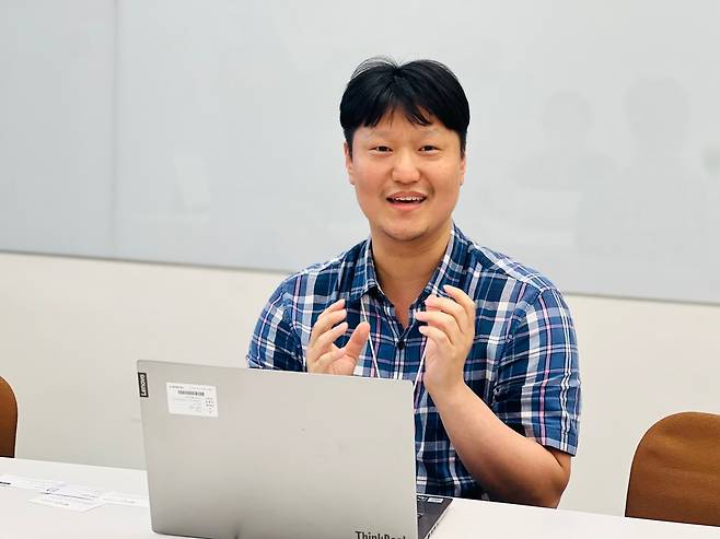 김건수 NC AI 에이전틱AI 랩 실장이 지난 6일 경기 성남 NC AI 사옥에서 경향신문과 인터뷰하고 있다. NC AI 제공