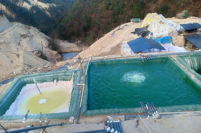 2020년 12월21일(현지시간) 미얀마 카친주에 있는 희토류 채굴장. 로이터연합뉴스