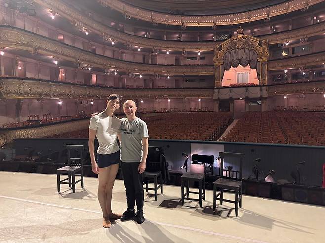 Ballet dancer Jeon Min-chul (left) poses with Mariinsky Ballet's artistic director Andrian Fadeyev at the Mariinsky Theatre in Saint Petersburg, Russia. (K-Global Ballet Institute)