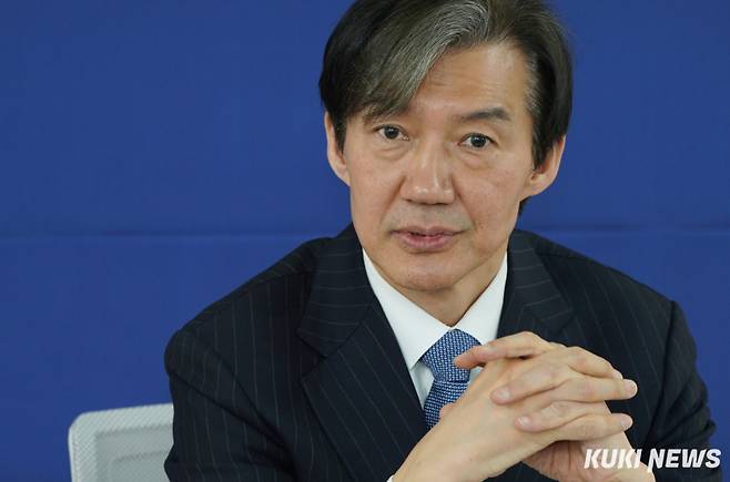 조국 전 조국혁신당 대표가 지난해 4월1일 오전 서울 여의도 당사에서 쿠키뉴스와 인터뷰하고 있다. 박효상 기자