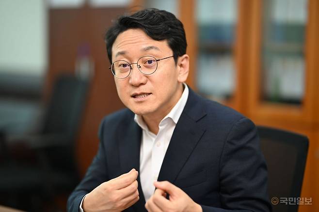 천준호 더불어민주당 의원이 지난 5일 국회 의원회관에서 국민일보와 인터뷰하고 있다. 윤웅 기자