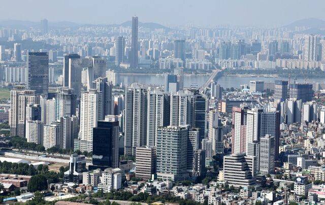 지난 10일 남산에서 본 서울 도심. 연합뉴스