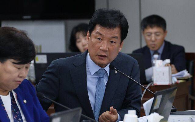 질의하는 박균택 의원. 연합뉴스