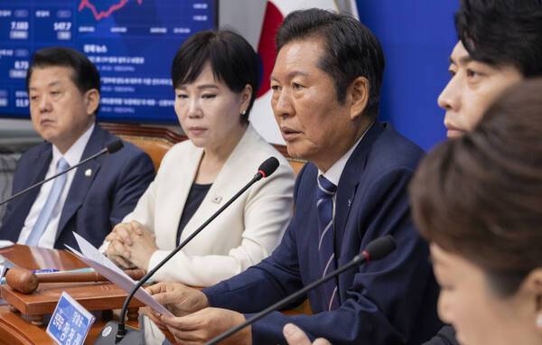 더불어민주당 정청래 대표가 11일 국회에서 열린 최고위원회의에서 발언하고 있다. 연합뉴스