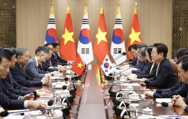 이재명 대통령과 또 럼 베트남 당 서기장이 11일 서울 용산 대통령실 청사에서 한·베트남 확대 정상회담을 하고 있다. 연합뉴스