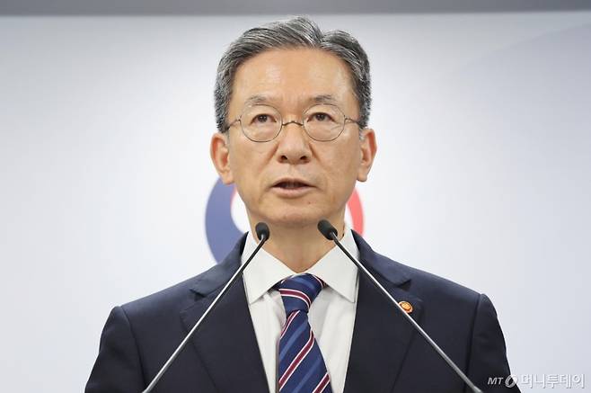 (서울=뉴스1) 임세영 기자 = 정성호 법무부 장관이 11일 오후 서울 종로구 정부서울청사에서 8·15 광복절 특별 사면 명단을 발표하고 있다. 2025.8.11/뉴스1  Copyright (C) 뉴스1. All rights reserved. 무단 전재 및 재배포,  AI학습 이용 금지. /사진=(서울=뉴스1) 임세영 기자