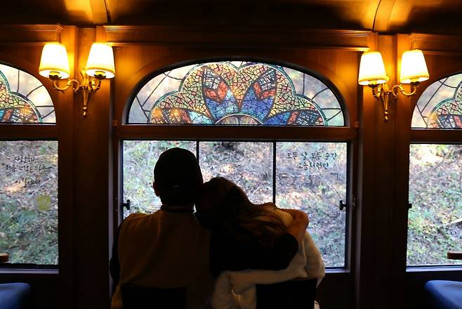 애환과 희망을 실었던 스위치백열차가 사랑을 싣고 달린다