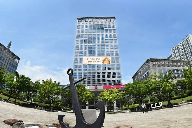 부산관광공사 등 부산시 산하 공공기관들이 올해 행정안전부 지방공기업 경영실적 평가에서 비교적 선전한 것으로 나타났다. 사진은 부산시청 전경. [부산광역시청 제공]