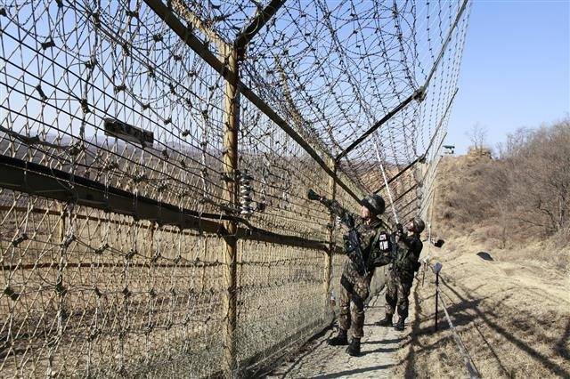 육군 한 부대 일반전초(GOP) 철책. 육군 제공 (기사 내용과 직접 관련 없음)