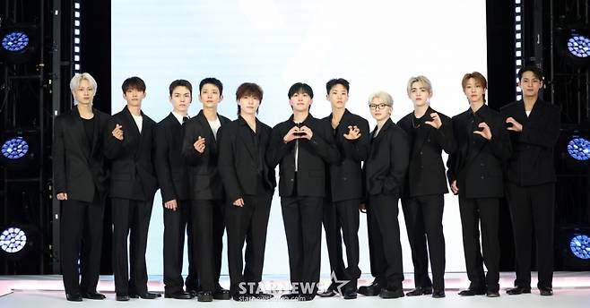 (서울=뉴스1) 권현진 기자 = 그룹 세븐틴의 준(왼쪽부터)과 도겸, 버논, 조슈아, 디노, 승관, 호시, 우지, 에스쿱스, 디에잇, 민규가 4일 오후 서울 용산구 한화손해보험 한남사옥에서 열린 에어비앤비 포토행사에 참석해 포즈를 취하고 있다. 2025.6.4 / 사진=(서울=뉴스1) 권현진 기자