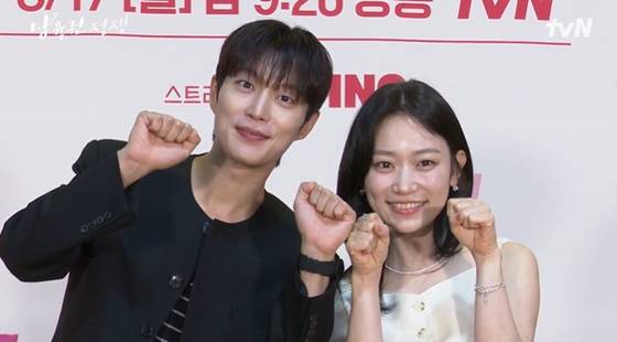 왼쪽부터 윤두준, 김슬기