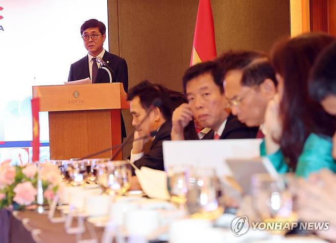 축사하는 최휘영 장관 (서울=연합뉴스) 서명곤 기자 = 최휘영 문화체육관광부 장관이 11일 서울 중구 롯데호텔에서 열린 한-베트남 문화산업 발전 협력 간담회에서 축사를 하고 있다. 2025.8.11 seephoto@yna.co.kr