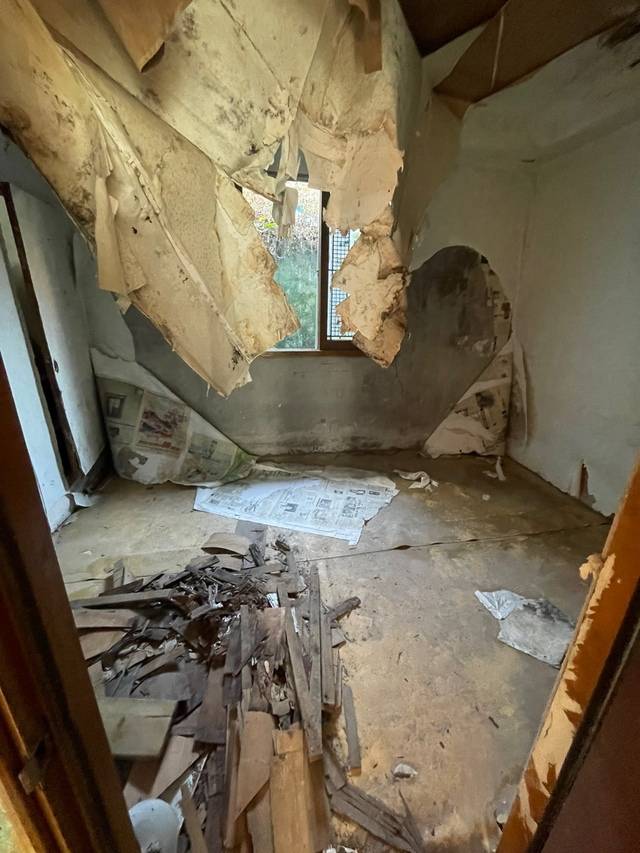 정비 전 한 빈집은 쓰레기와 폐목재들로 가득했다. 김유솔 이장 제공