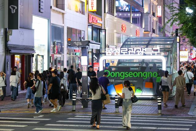 대구 동성로에 설치된 동성로 관광특구 상징물. 대구 중구청 제공
