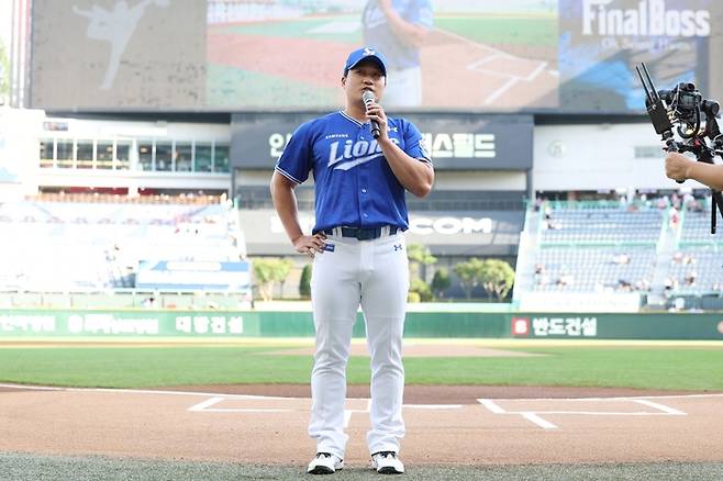 7일 인천 SSG랜더스필드에서 열린 은퇴 기념 행사에서 오승환이 소감을 말하고 있다. <삼성 라이온즈 제공>
