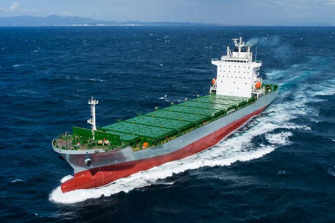 HD현대미포가 2022년 인도한 1600TEU급 컨테이너선.(사진=HD한국조선해양)