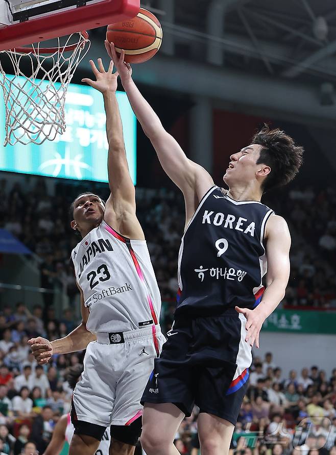 13일 오후 경기도 안양 정관장 체육관에서 열린 하나은행 초청 2025 남자농구 국가대표 평가전 대한민국과 일본의 경기, 대한민국 이정현이 2쿼터 레이업 슛을 성공하고 있다. 2025.7.13/뉴스1 ⓒ News1 김진환 기자