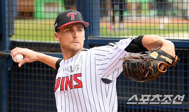 9일 잠실구장에서 열린 LG 트윈스와 한화 이글스의 경기. LG 톨허스트가 불펜 피칭을 하고 있다. 잠실=박재만 기자 pjm@sportschosun.com/2025.08.09/