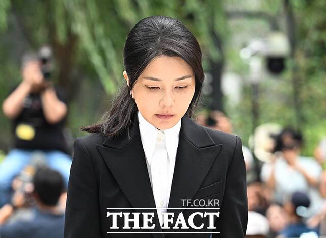 김건희 여사 연루 의혹들을 수사하는 민중기 특별검사팀이 청구한 김 여사의 구속영장 실질심사가 12일 진행된다. /박헌우 기자