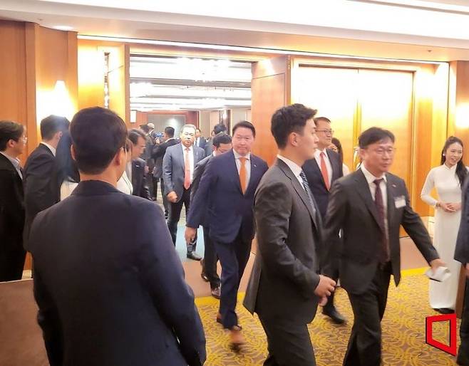 12일 오후 3시께 서울 소공동 롯데호텔에서 진행된 베트남 정부-한국 기업 간담회에 최태원 SK그룹 회장이 참여했다. 심성아 기자