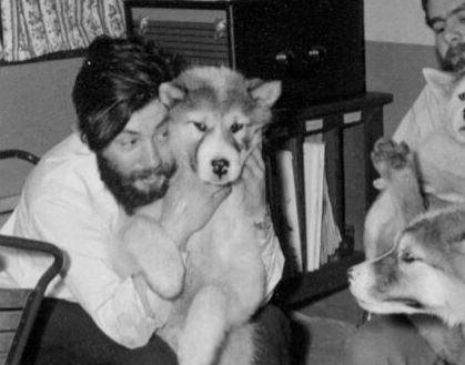 남극 기지에서 동료 및 개들과 시간을 보내는 벨./ 영국 남극연구소 홈페이지 캡처