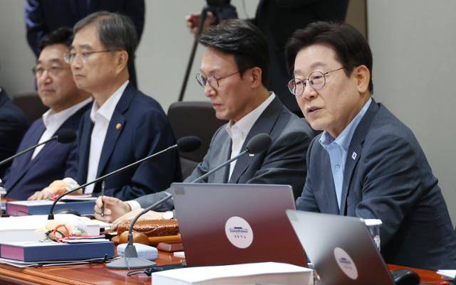 이재명 대통령이 12일 서울 용산 대통령실 청사에서 열린 국무회의에서 발언하고 있다. 대통령실통신사진기자단