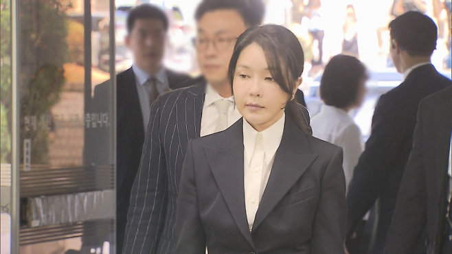 김건희 여사가 오늘(12일) 구속영장 실질심사를 위해 법원에 출석한 모습