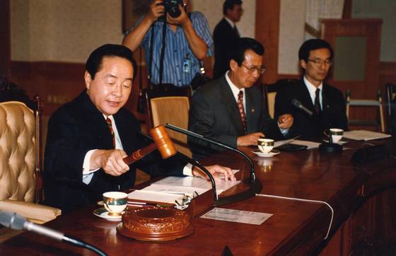 김영삼 전 대통령이 1993년 8월 금융실명제 실시를 발표하고 있다. 중앙포토