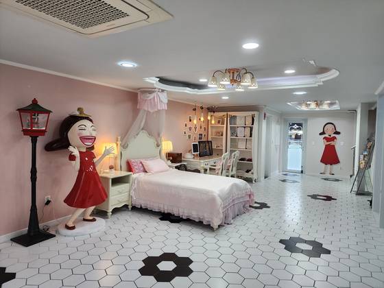 울산 중구 캐릭터인 '울산큰애기'. 실제 울산에 있는 울산큰애기 방이다. 사진 울산 중구