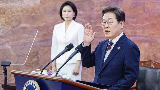이재명 대통령이 6월4일 국회 본청 로텐더홀에서 열린 제21대 대통령 취임선서 행사에서 취임선서를 하고 있다. 임현동 기자