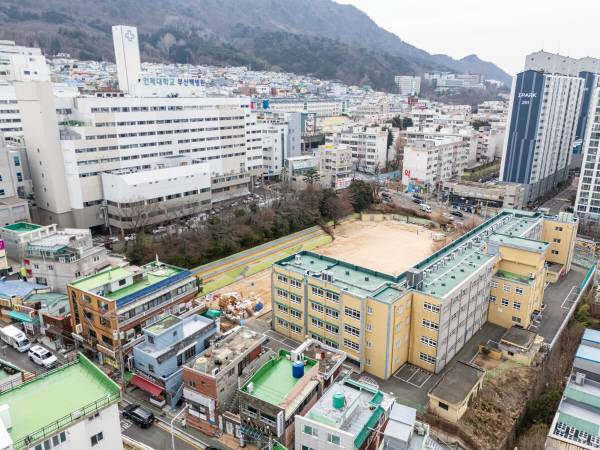 지난 3월 폐교한 부산 부산진구 개금동 주원초등학교 부지. 국제신문 DB