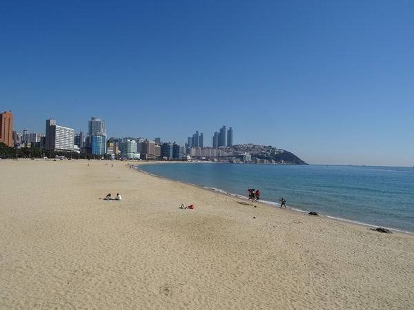 부산바다도서관 ‘해변의 서재’가 열리는 해운대해수욕장 전경.