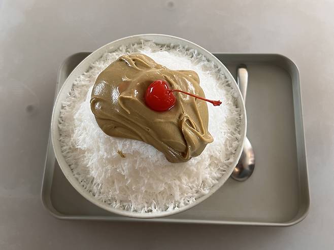 Bingsu with pistachio topping at Myosa Seoul in Seongsu-dong, Seoul (Park Jun-hee/The Korea Herald)