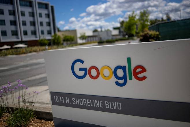 A Google logo is seen at a company research facility in Mountain View, California, U.S., on May 13. [REUTERS/YONHAP]