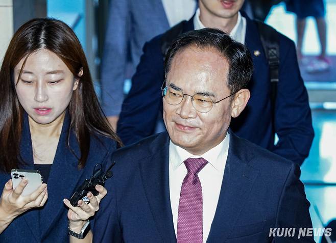 채해병 순직사건 당시 국가안보실 2차장을 역임했던 임종득 국민의힘 의원이 12일 서울 서초구에 마련된 이명현 순직해병 특검팀 사무실로 출석하고 있다.