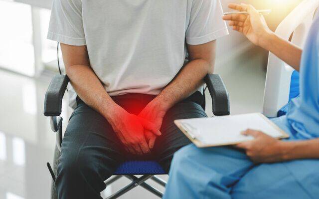 호르몬 치료가 더 이상 듣지 않는 '전이성 거세 저항 전립선암' 단계로 진행되면 치료 선택지는 매우 좁아진다. 근래 해당 단계 환자들에게 효과적인 표적 치료제가 등장했지만 수년 째 건강보험이 적용되지 않아 치료 사각 지대에 놓이는 상황이 계속되고 있다. 게티이미지뱅크