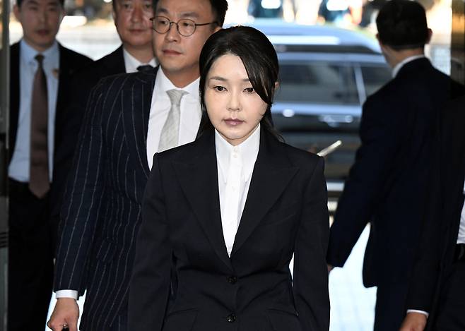 12일 오전 구속 전 피의자 심문을 받기 위해 서울중앙지법에 출석한 김건희 여사 / 사진 = 연합뉴스