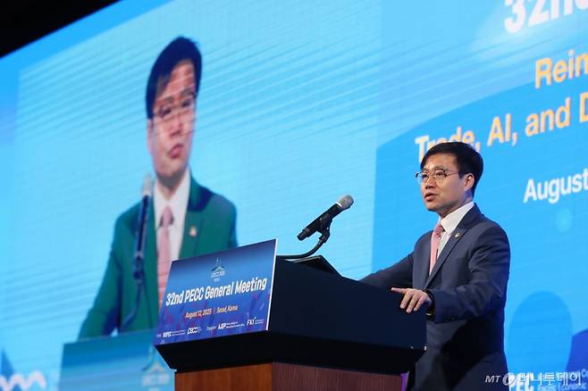 여한구 산업통상자원부 통상교섭본부장이 12일 서울 영등포구 FKI타워 컨퍼런스센터에서 열린 '제32차 태평양경제협력위원회(PECC) 총회'에 참석해 기조강연을 하고 있다./사진=한국경제인협