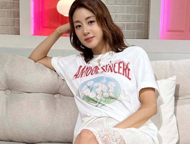 배우 강소라가 연애 예능 '진짜 괜찮은 사람' 홍보 포스팅을 업로드 했다. / 강소라 소셜미디어