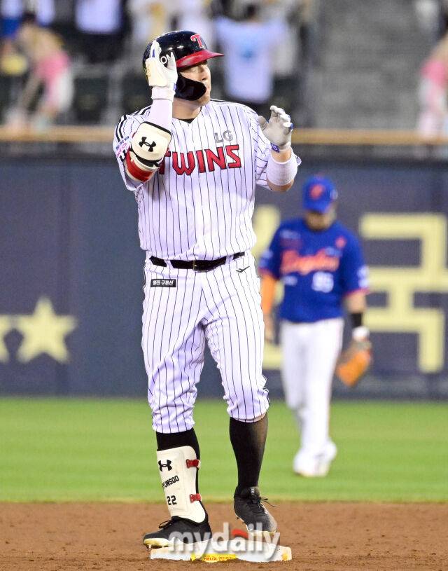 2025년 8월 9일 오후 서울 잠실구장에서 열린 '2025 신한 SOL뱅크 KBO 리그' 한화 이글스와 LG 트윈스의 경기. LG 김현수가 4회말 선두타자로 나와 2루타를 치며 KBO 역대 5번째 3800루타를 기록했다./마이데일리