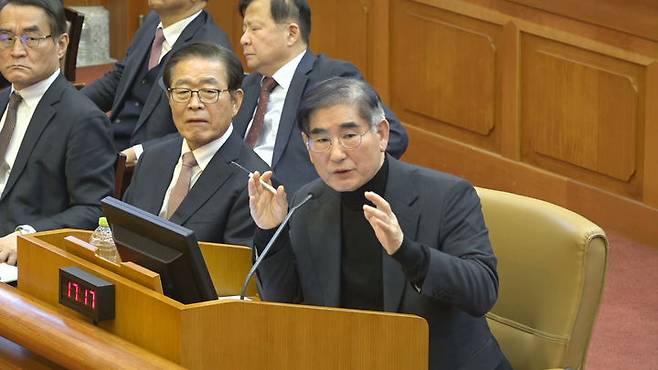 [서울=뉴시스] 김용현 전 국방부장관이 지난 1월23일 서울 종로구 헌법재판소에서 열린 대통령 탄핵심판 4차 변론기일에 증인으로 출석해 질문에 답변하고 있다. (사진=헌법재판소 제공) 2025.01.23. photo@newsis.com *재판매 및 DB 금지