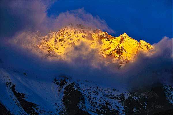 다람살라에서 새벽에 볼 수 있었던 신비로운 고산 풍경.