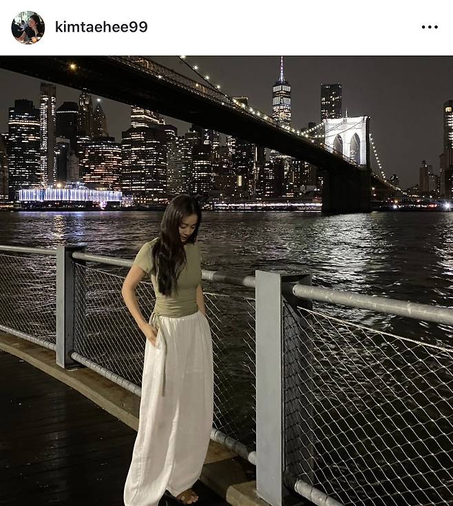 야경을 즐기는 김태희. 김태희 인스타그램 캡처