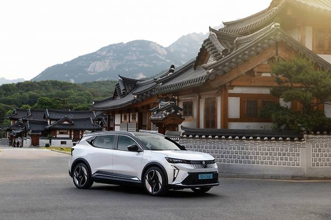 세닉 E-Tech 100% 일렉트릭