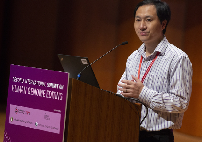 2018년 ‘유전자 편집 아기’ 를 탄생시켰다고 주장한  중국 과학자 허젠쿠이